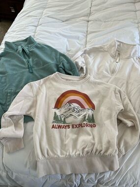 Girl’s sweatshirt bundle